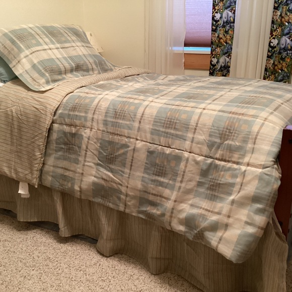 Arrow 3 pc Reversible Comforter Set-Twin Size - Picture 3 of 15